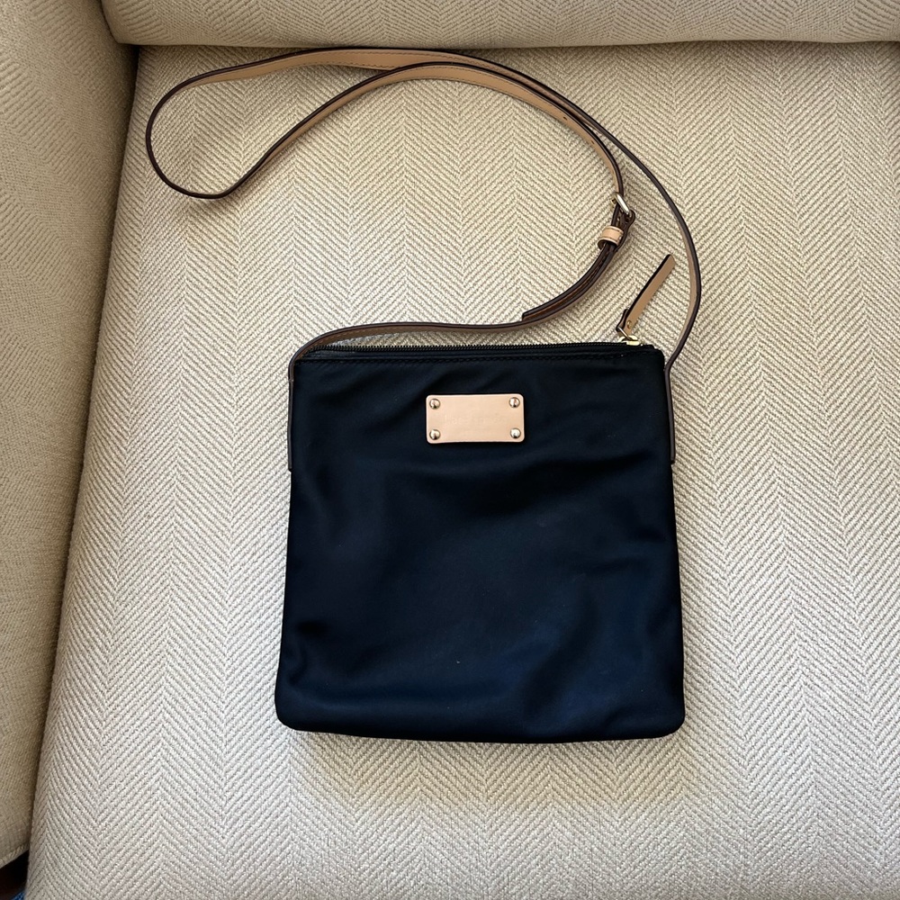 Nylon Kate spade cross body bag. GUC. Priced as is.